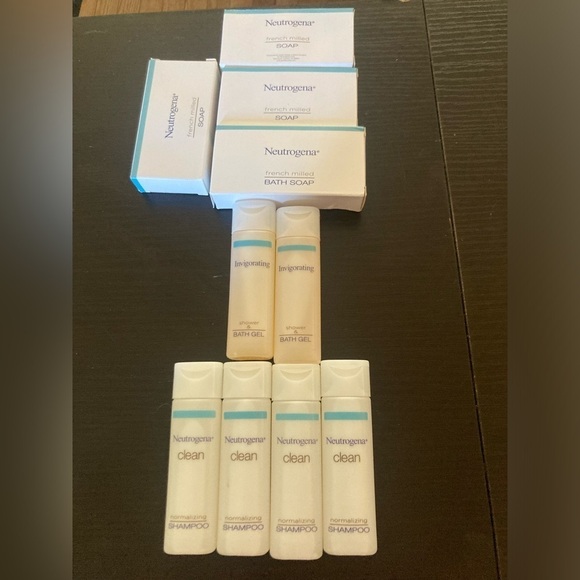 4/$25 Neutrogena travel set. Includes: 4 bar soap, 2 shower& bath gel & more - Picture 1 of 4